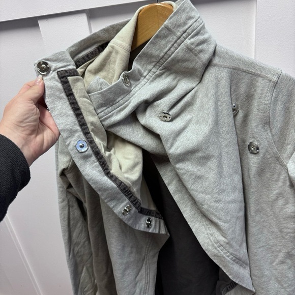 Lululemon grey savasana wrap size 8 - Picture 3 of 6